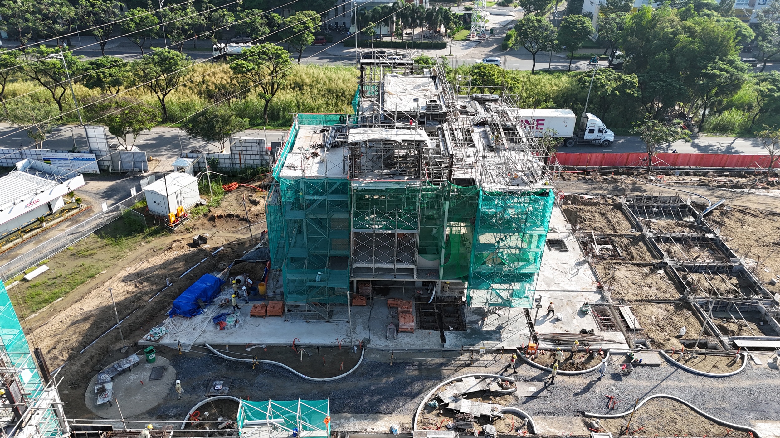 Slider Zone 1: Mockup Shophouses C.01 and C.02 are under construction with concrete works at top floors and brick works at Levels 1 & 2.