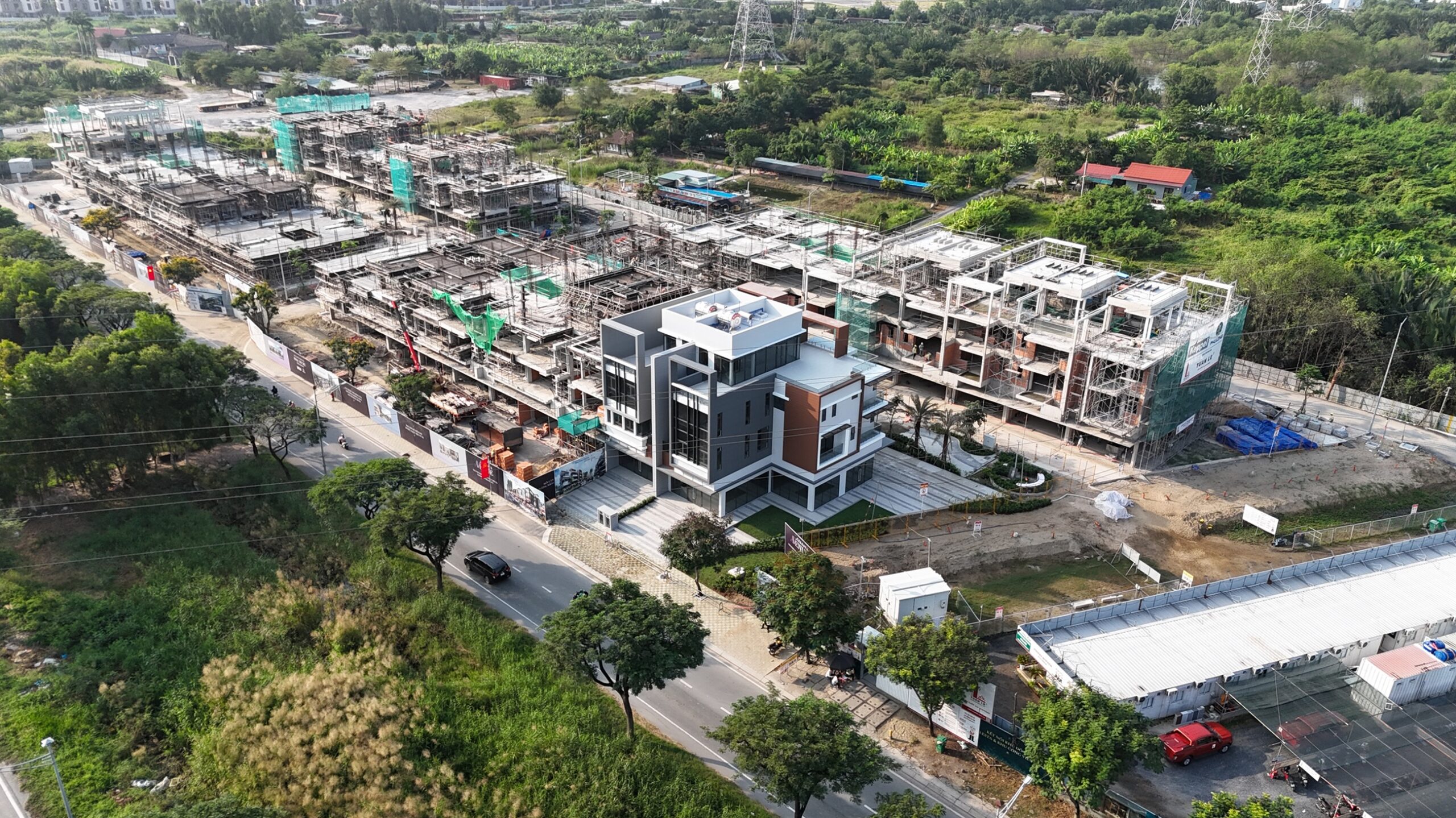 Slider Project overview from Nguyen Huu Tho street.