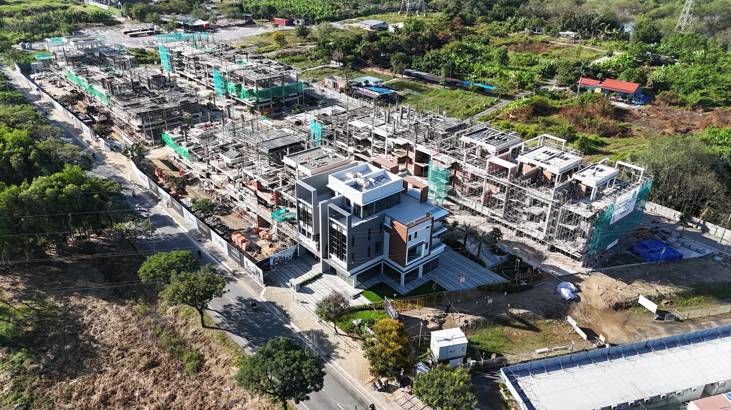 Slider Project overview from Nguyen Huu Tho street.